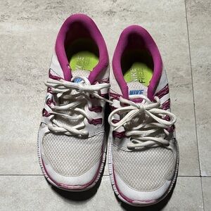 Nike Women's White and Purple Sneakers